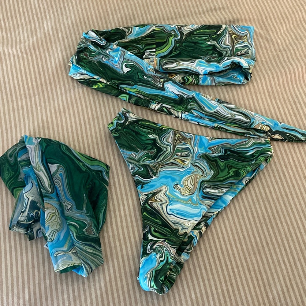 436 brand new bikini with sarong